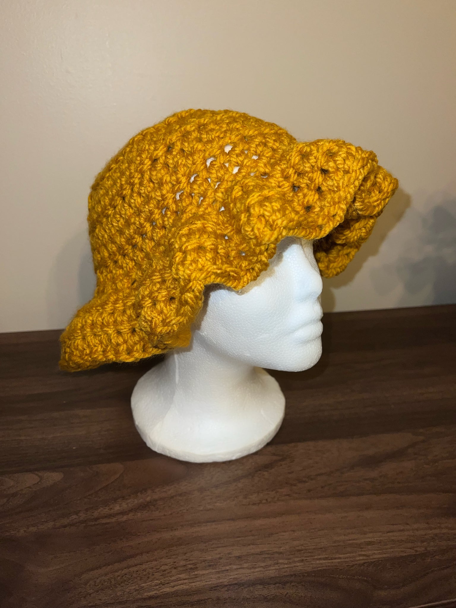 Crocheted Bucket Hat (ruffles)